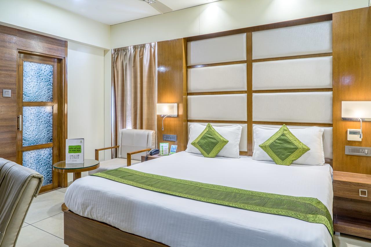 Super Inn Armoise Hotel Ахмедабад Екстер'єр фото